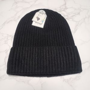 Mens fleece linned black winter hat.